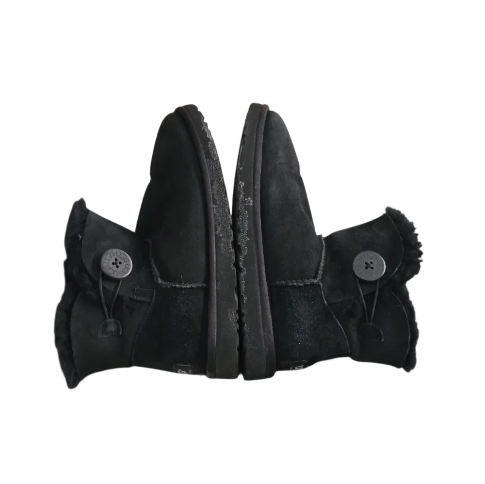 UGG Australia Mini Bailey Black Button Logo Detail Boots Size 8 Warm Cozy Core